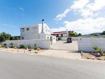 4 Bedroom House For Sale in St Helena Bay - VaeS.webp