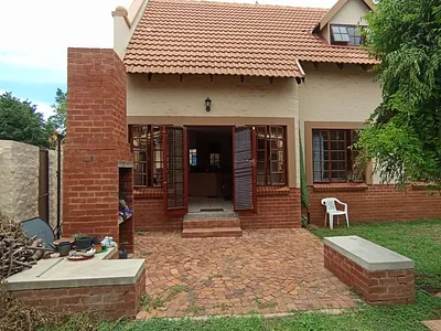3 Bedroom Townhouse For Sale in Pretoria - 2wtM.webp