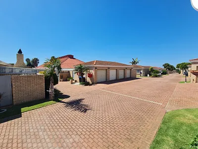 2 Bedroom Townhouse For Sale in Jeffreys Bay - x3b6.webp