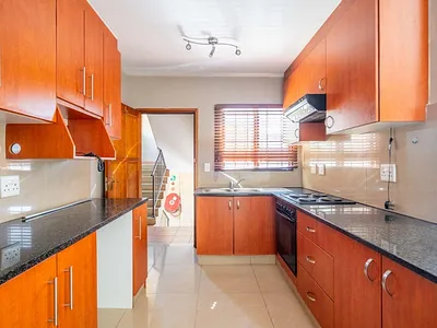 2 Bedroom Townhouse To Rent in Durban - ZqKI.webp