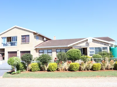 5 Bedroom House For Sale in Jeffreys Bay - gb7V.webp