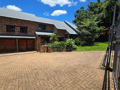 5 Bedroom House For Sale in White River - s1PV.webp