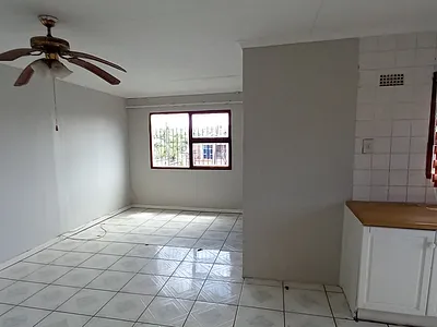 3 Bedroom House To Rent in East London - iKC2.webp