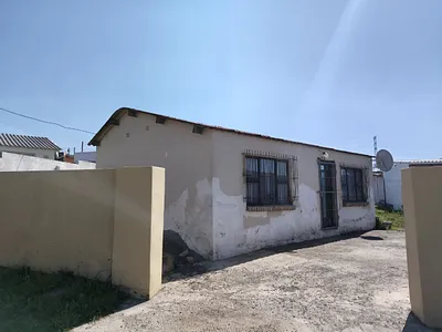 3 Bedroom House For Sale in East London - R7by.webp