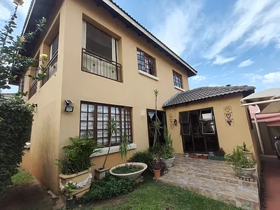 3 Bedroom Townhouse For Sale in Rustenburg - ftPJ.webp