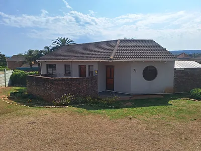 3 Bedroom House For Sale in Uitenhage - 0nUF.webp