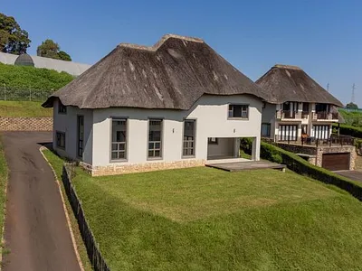 4 Bedroom Townhouse To Rent in Kloof - img