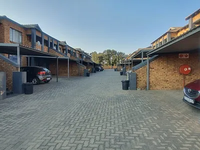 2 Bedroom Townhouse For Sale in Germiston - Y1M3.webp