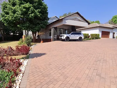 5 Bedroom House To Rent in Bedfordview - NjZt.webp