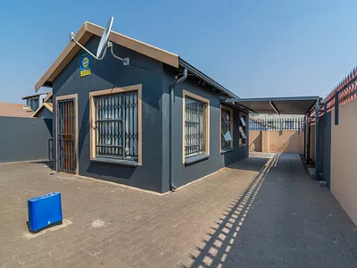 3 Bedroom House For Sale in Roodepoort - yg5T.webp