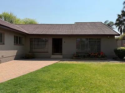 4 Bedroom House For Sale in Vanderbijlpark - OPvh.webp