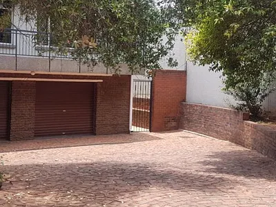 4 Bedroom House To Rent in Bedfordview - O1Jf.webp