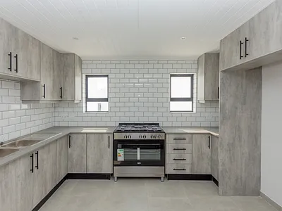 3 Bedroom House For Sale in Velddrif - Pjb3.webp