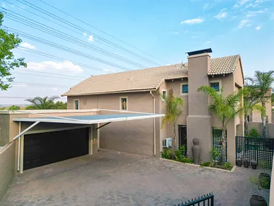 4 Bedroom House For Sale in Randburg - rh8k.webp