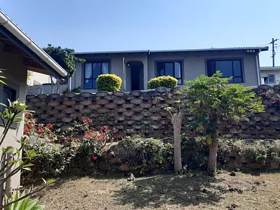 3 Bedroom House For Sale in Amanzimtoti - UFW9.webp