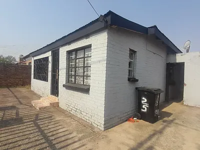 5 Bedroom House For Sale in Nigel - qXV4.webp