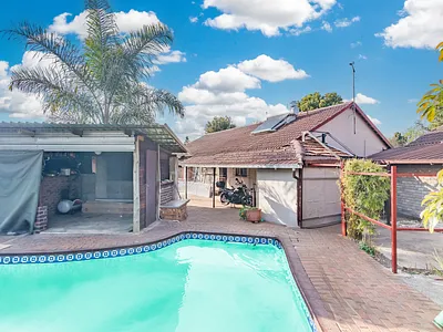 3 Bedroom House For Sale in Krugersdorp - 6vCa.webp