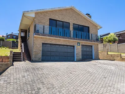 5 Bedroom House For Sale in Mossel Bay - 0e13.webp
