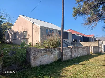 3 Bedroom House For Sale in East London - EGBI.webp