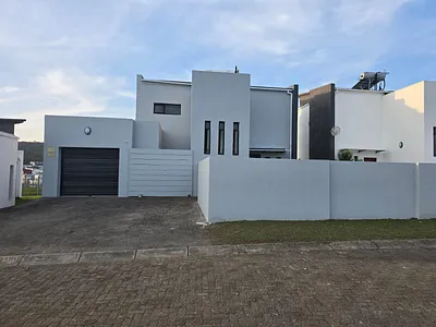 2 Bedroom House For Sale in East London - 4RlH.webp