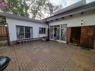 3 Bedroom Townhouse For Sale in Pretoria - HEhZ.webp