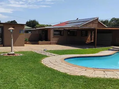 3 Bedroom House For Sale in Germiston - 6aI2.webp