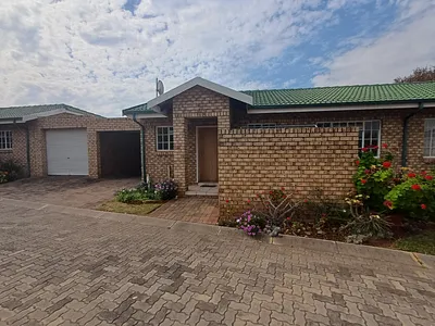 2 Bedroom Townhouse For Sale in Bela Bela - 0A9c.webp