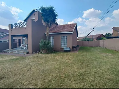 3 Bedroom House For Sale in Witbank - k2YO.webp