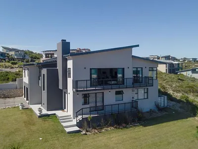 3 Bedroom House For Sale in Stilbaai East, Stilbaai - FoUe.webp