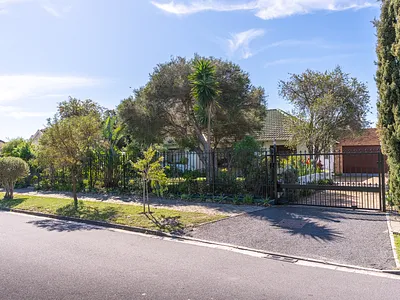 3 Bedroom House For Sale in Cape Town - img
