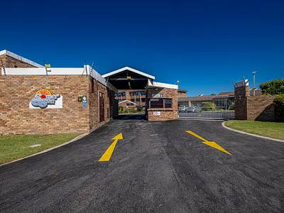 2 Bedroom Townhouse For Sale in Port Elizabeth - img