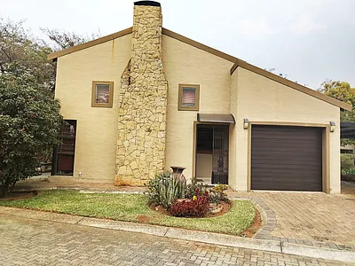 3 Bedroom House For Sale in Rustenburg - dPM1.webp