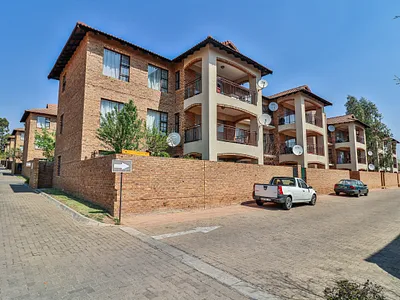 3 Bedroom Apartment For Sale in Midrand - 69DH.webp