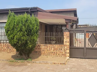 2 Bedroom House For Sale in Middelburg - 9Lzv.webp
