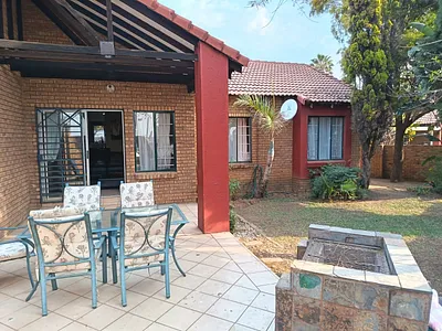 3 Bedroom Townhouse For Sale in Pretoria - k9rS.webp
