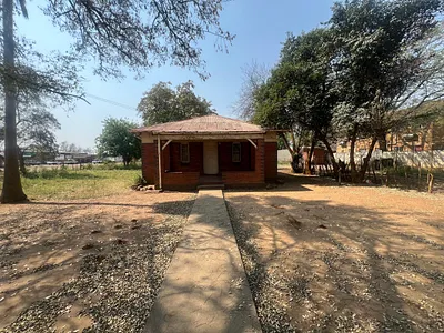 3 Bedroom House For Sale in Rustenburg - 25RB.webp