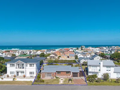 3 Bedroom House To Rent in Struisbaai - FfSS.webp