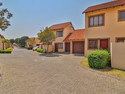 2 Bedroom Apartment For Sale in Midrand - uXW6.webp