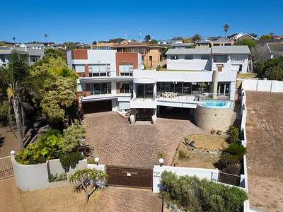 4 Bedroom House For Sale in Jeffreys Bay - vB9L.webp