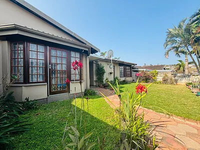 3 Bedroom Townhouse For Sale in Queensburgh - 8Jls.webp