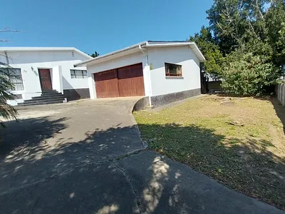 4 Bedroom House For Sale in East London - QhtL.webp