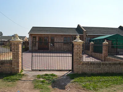 2 Bedroom House For Sale in Queenstown - 8GOs.webp