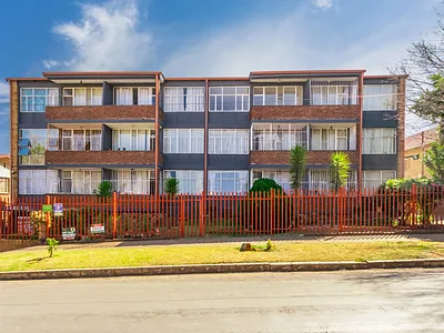 2 Bedroom Apartment For Sale in Roodepoort - hf2K.webp