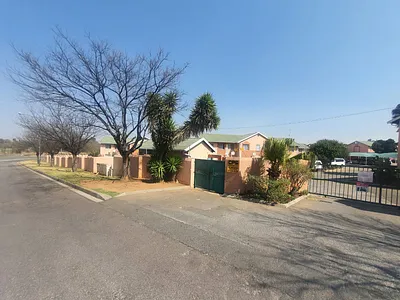 1 Bedroom Townhouse For Sale in Germiston - z7fH.webp
