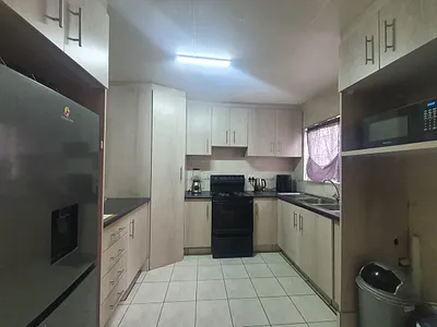 2 Bedroom Townhouse For Sale in Germiston - 83st.webp