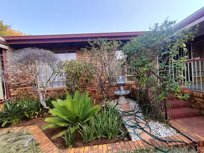 2 Bedroom Townhouse For Sale in Akasia - sqTT.webp