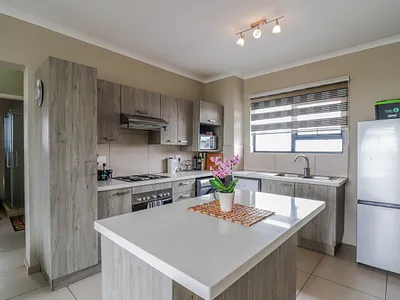2 Bedroom Apartment For Sale in Midrand - kJTq.webp