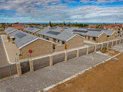 1 Bedroom Townhouse For Sale in Jeffreys Bay - Lo9U.webp