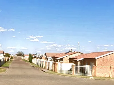 2 Bedroom House For Sale in Witbank - 3gRi.webp