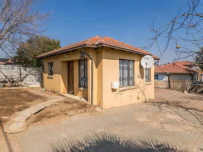 2 Bedroom House For Sale in Roodepoort - Rtm6.webp